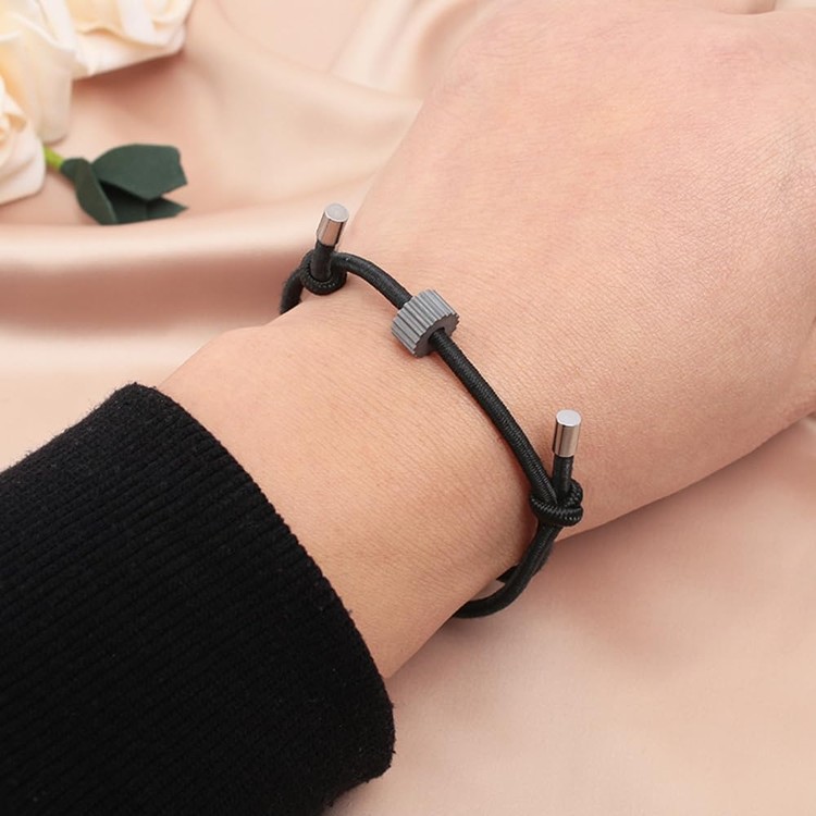 mioyoow-car-window-regulator-bracelet-portable-glass-breaker-bracelet-car-rapid-escape-tool-for-car-bus-truck-side-window-2-black-and-white-05-tri